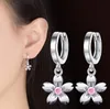 925 Sterling Silver Jewelry Cubic Zirconia Fashion Woman ￶rh￤ngen Blommor runt ih￥liga retro￶rh￤ngen