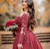 Vestidos de noche de sirena de color rojo oscuro Diseñador de escote redondo con cuentas 2023 con sobrefalda Mangas largas Abertura lateral Por encargo Ocasión formal Vestido de fiesta árabe vestidos