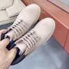 Stivali da motociclista Scarpe da designer Stivale da combattimento Stivaletti alla caviglia a metà polpaccio beige Stivaletti stringati con tacco basso Grosso per le donne Calzature di fabbrica di lusso taglia 35-40