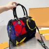 Borsa a tracolla con cuscino invernale Borsa a mano da donna Borsa a tracolla Borsa a secchiello Lettere di moda Maniglia con cinturino Chiusura a cerniera Hardware dorato