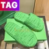 Femmes Pantoufles Resort Éponge Mode Sandales Designer Diapositives Tissu Caoutchouc Fourrure Coton Herbe Vert Fond Épais Pantoufle Coin Moelleux Luxe Femmes Flatform Slide