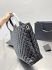 حقيبة حمل ICARE MAXI في مصمم الكتف الجلدي المبطن للنساء الأزياء حقائب اليد الفاخرة حقائب التسوق العلامة التجارية.