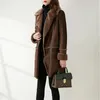 Kvinnors ull Kvinnor Lossa mellanl￤ngd Imitation P￤ls Shearling Coat 2022 Vinterkvinnlig koreansk version ￤r tunn och vacker