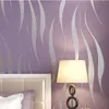 Fonds d'écran Rayures géométriques violettes Texture floquée Décoration de la maison Papier peint Design moderne Rouleaux de papier peint pour murs de salon de chambre à coucher 220927
