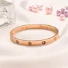 Bracelet Designer Bracelets Bracelet de luxe Bracelet en or 18 carats Femmes Lettre Bijoux Plaqué Bracelet en acier inoxydable Manchette Mode Acc334n