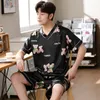 Zespół śpiący męskiej jedwabne piżamę dla mężczyzn Summer krótki rękaw Vneck satynowy koreański garnitur na swobodne wynosy męski luźne kreskówki 2pcs ubrania domowe 220924