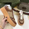 Andningsbara skor topp lyx design herr kvinna v￥ren nya kvinnors casual skor mode trend l￤der sport sneakers storlek 35 - 45