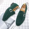 Loafers skor eleganta män fast färg faux mocka runda huvudbältet spänne en pedal affär casual bröllop nattklubb del 3888