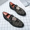 Elegante Loafers Men schoenen Zwart Faux Suede geborduurde slip-on Business Casual Wedding Nightclub Party Daily AD254