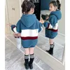 ベビーフーディーズルーズブルーピンクの冬の温かい服ガールズセーターキッズプラスベルベット幼児10代のトップ