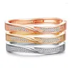 Bangle charme kristallen armbanden voor vrouwen roségoud zilveren kleur mode gedraaide golf bruiloft sieraden