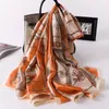 Foulards 180x90cm Châles de satin Automne Couleur Imprimer Bandanna Style coréen Anti-poussière Soie Crème solaire Serviette de plage Foulard158b