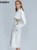 Женская шерстяная смеси Lautaro Spring Adulm Dong Brown Кожаный лоскут белый пластик для женского ремня для взлетно -посадочной полосы