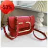 Designer Bags Womens 2024 New Fashion Bag Personalized Small Square Simple Retro Net Red Single Shoulder Msenger Fashiontote Factory Direct Sale Promotion