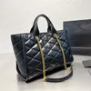 Gaby Quilted Tote Saco de Compras Feminino Bolsas de Ombro com Corrente Couro Genuíno Letra Dourada Padrão Rômbico Bolso de Grande Capacidade Bolso Bolsa de Mão Preta