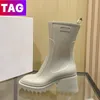 باريس Cloe Boots Designer نصف ركبة الجوارب أزياء الفخذ أعلى قار رطوبة Betty المطاط RAIN RAIN الحذاء مكتنزة الكعب أحذية سود