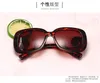 p027 Diseñador de moda Gafas de sol Gafas clásicas Gafas Playa al aire libre Gafas de sol para hombre Mujer 7 colores Firma triangular opcional