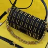 حقائب سهرة 2022 حقيبة يد معدنية بأحرف صغيرة حقائب يد Crossbody حقائب كتف نسائية محفظة جلدية مخلب سلسلة الأجهزة رئيس صورة رفرف بمشبك بمشبك جيب الهاتف محافظ جيب