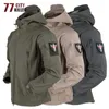 Chaquetas de los hombres Piel Soft Shell Chaqueta táctica Hombres Fleece Army Military Combate impermeable Chaquetas para hombre Caza con capucha Abrigos rompevientos T220926