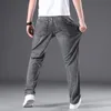 Jeans para hombres Moda clásica de verano Smoky Grey Stretch Tamaño grande Pierna ancha suelta Pantalones casuales de cintura alta Pantalones delgados de marca masculina 220927