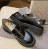مصمم فاخر متسكعون أحذية نسائية سميكة وحيد جديد الرجعية يزيد سميكة منصة السيدات تنوعًا من الجلد الأسود أحذية أسود