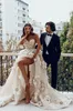 Abito da sposa fantasia con spacco laterale Una spalla Abiti da sposa con applicazioni floreali 3D Abiti da sposa con perline