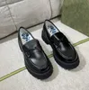 Lüks Tasarımcı Loafers ayakkabıları Kadınlar Kalın Yeni Retro Arı Yükseltme Kalın Platformlu Bayanlar Çok yönlü nakış Siyah Deri Ayakkabı