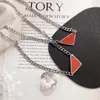 Luxe Nouveau Couple En Acier Inoxydable Collier Femmes Bijoux De Mode Rouge P Lettre Triangle Pendentif De Mariage Colliers Charme Parti Bijoux Accessoires X309