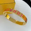 Bröllopsarmband Designer Gold Bangle Rostfritt stål Move Armband Pink Bangles Women Par Classic Letter Jewelry Accessor200L