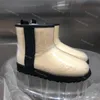 مصمم أحذية كلاسيكية صافية مصغرة في الكاحل