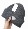 Winter gebreide designer beanie luxe honkbalhoeden buiten vrouw letter driehoek wollen motorkap man hoofd warm kasjmier schedelkappen casual trucker hoeden