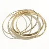 Bangle 4pcs/Lot Gold-color Texture Metal Zestaw Mieszane wielokrotne bransoletki Brzechowie 67 mm damskie biżuteria modowa