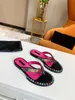 Mulheres chinelas mais recentes colorido Diamond Beach Sandals em relevo Sapatos em relevo em preto e brancos femininos de designers de verão 35-45