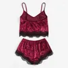 Kvinnors spårningsdräkter BKLD WINE Red Velvet 2 Piece Set 2022 Casual ärmlös Vintage Två kvinnor Eyelash Lace Sexig V-Neck Cami Top Shorts