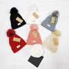 Australie Designer Tricoté Chapeaux Hiver Polaire Bonnets Femmes Filles Crâne Caps Bonnet À La Mode Étiquette Losange Bonnet À Tricoter En Plein Air Chaud Bonnet Oreille Muff Noël
