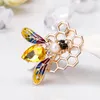 الذهب Crystal Honeycomb Bee Brooch Pin Suit Tops Rhinestone Corsage Brouches for Women Men Fashion Jewelry