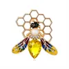 Złote miód plasterka pszczoły brooth garnitury biznesowe Tops Rhinestone Corsage broszki dla kobiet mężczyzn biżuteria mody