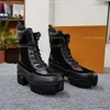 Black Platform Desert Boots Women Treaded Gummi Sole Boot Fashion Motorcykelst￶vlar Sued L￤der Travel Casual With Wrap Around Leather Laces