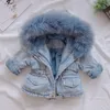 Jaquetas meninas roupas de bebê casacos para gola de pele para inverno outono crianças roupas mais veludo grosso denim crianças outerwear 220928