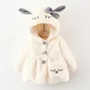 Płaszcz urocze uszy królika pluszowa kurtka dla niemowląt słodkie dziewczyny księżniczki jesienne zimowe ciepłe odzież wierzchołka z kapturem maluch ubrania 220927