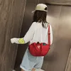 Bolsos de noche Moda coreana Lindo bolso de fruta de plátano para niñas Bolso de mano de lona Dibujos animados Pequeño bolso de hombro Diseñador Hobo