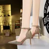 2022 Женская туфли мода мода на высоких каблуках с тонким каблуком с тонким кадром, направленным прямо с бондалиями женского узелка, 8 см 10 см с коробкой