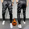 Winter dik warme pu lederen broek mannen kleding eenvoudige big pocket winddichte casual motorbroeken zwart plus maat