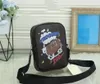 Klassieke mini messenger -tassen Crossbody schoudertas zwart/bruin canvas lederen heren handtas tote ontwerper cartoon patroon mobiele telefoon tas portemonnee portemonnee 15.5x5x21c