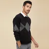 Męskie swetry Kuegou Spring Bawełna geometryczna czarny sweter Mężczyźni Slim Fit Casual Skiew do męskiej marki ubrania na dzianie 9128 220929