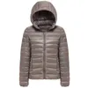 Piumino da donna Autunno Inverno Donna Piumino sottile ultraleggero 90% Piumino d'anatra bianco Giacche con cappuccio Cappotto caldo Parka Capispalla portatile femminile 220929