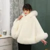 Femmes plus taille manteaux d'hiver imitation Fox Fur Collier en peluche Ch￢le ￠ capuche Casual Fashion Street Street Versons d'ext￩rieur Multicolore Vestes ￠ capuche ￠ capuche courte