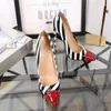 Zebra Scarpe con fondo rosso Moda Rivetti rossi Décolleté con punta a punta Décolleté da donna Tacchi alti Scarpe da sposa con tacco a spillo Strisce bianche nere con tacco a spillo da 12 cm Marca