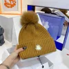 Beanieskull Caps Tasarımcı Kafatası Kapakları Moda Faks Kürk Pom Beanie Nefes Beklenebilir Erkek Kadın için Sıcak Kaşmir Şapka Tutun 6 Renk Highqual2110425