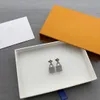 Mélange de créateurs de mode Boucle d'oreille en gros Mini minuscule serrure lettre d'amour en acier inoxydable 18 carats Goujons en argent Boucles d'oreilles de luxe Femmes Bijoux de fête de mariage avec boîte